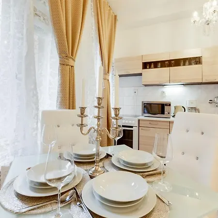 Wenceslass Square Luxury דירה