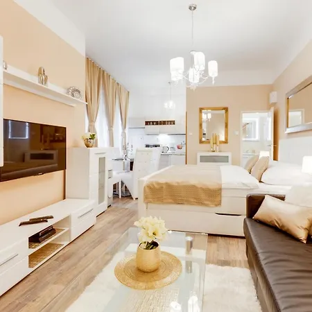 Wenceslass Square Luxury דירה *